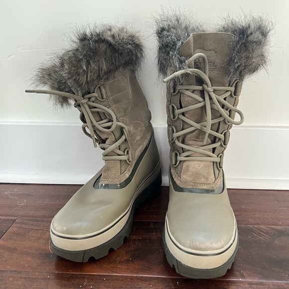 Sorel joan of arc wedge boots. Size 10.5 (I wear a size 10 and sized up). - Picture 2 of 8
